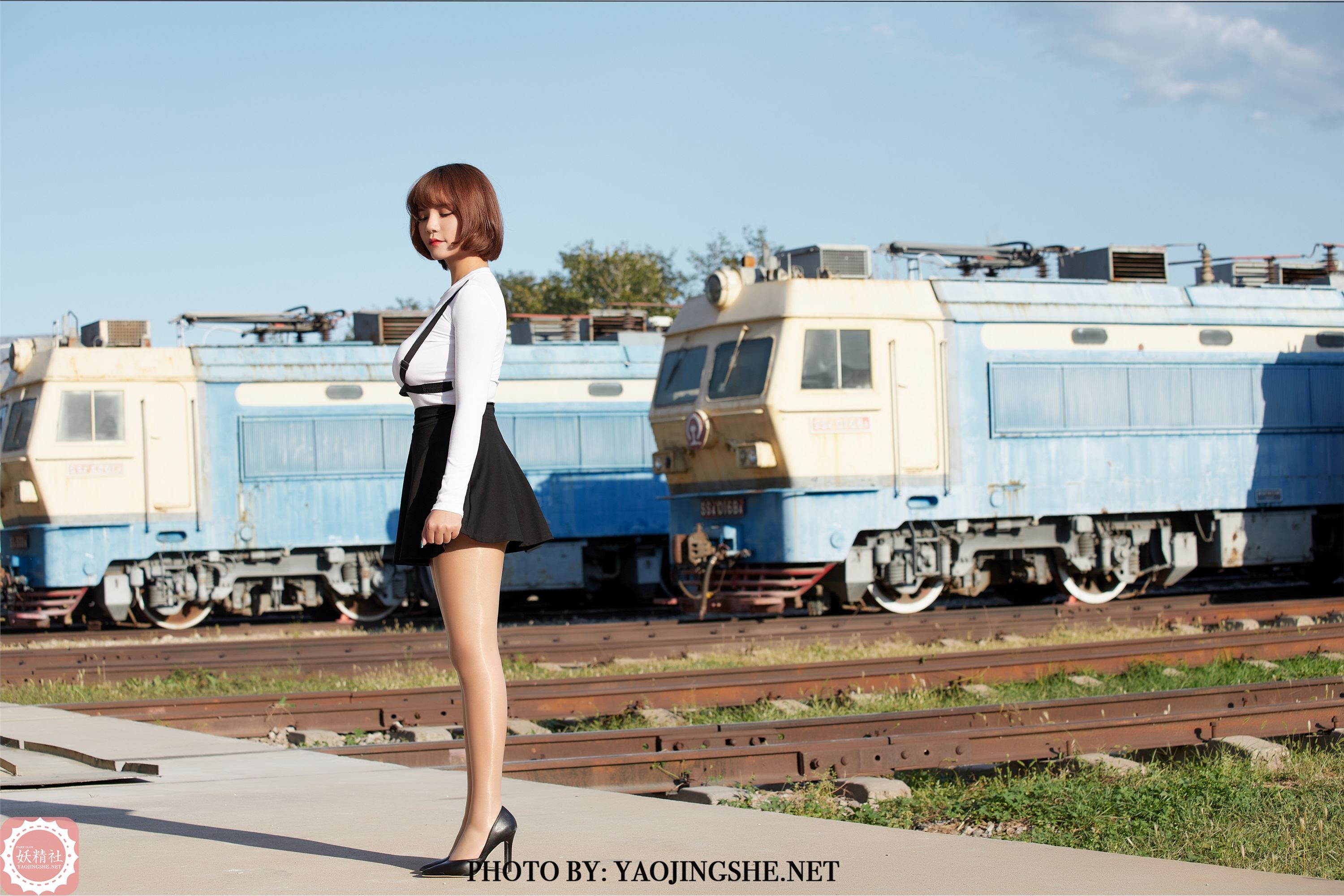 YAOJINGSHE 妖精社 T2042《唐飞飞-逆光车站》